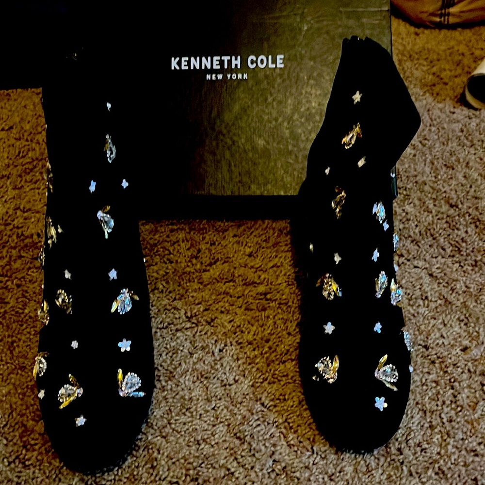 Kenneth Cole Caylee 2 Size 9 Black Velvet with Crystal Bee embellishments